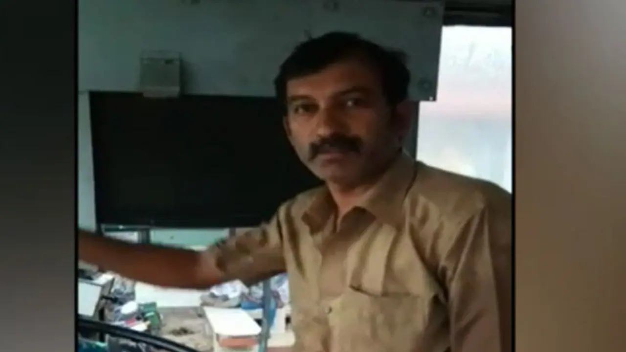 அரசு பேருந்தின் அவலத்தை வெளிச்சம்போட்டு காட்டிய ஓட்டுனர் அதிரடி நீக்கம்! அரசு பேருந்தின் அவலத்தை வெளிச்சம்போட்டு காட்டிய ஓட்டுனர் அதிரடி நீக்கம்!