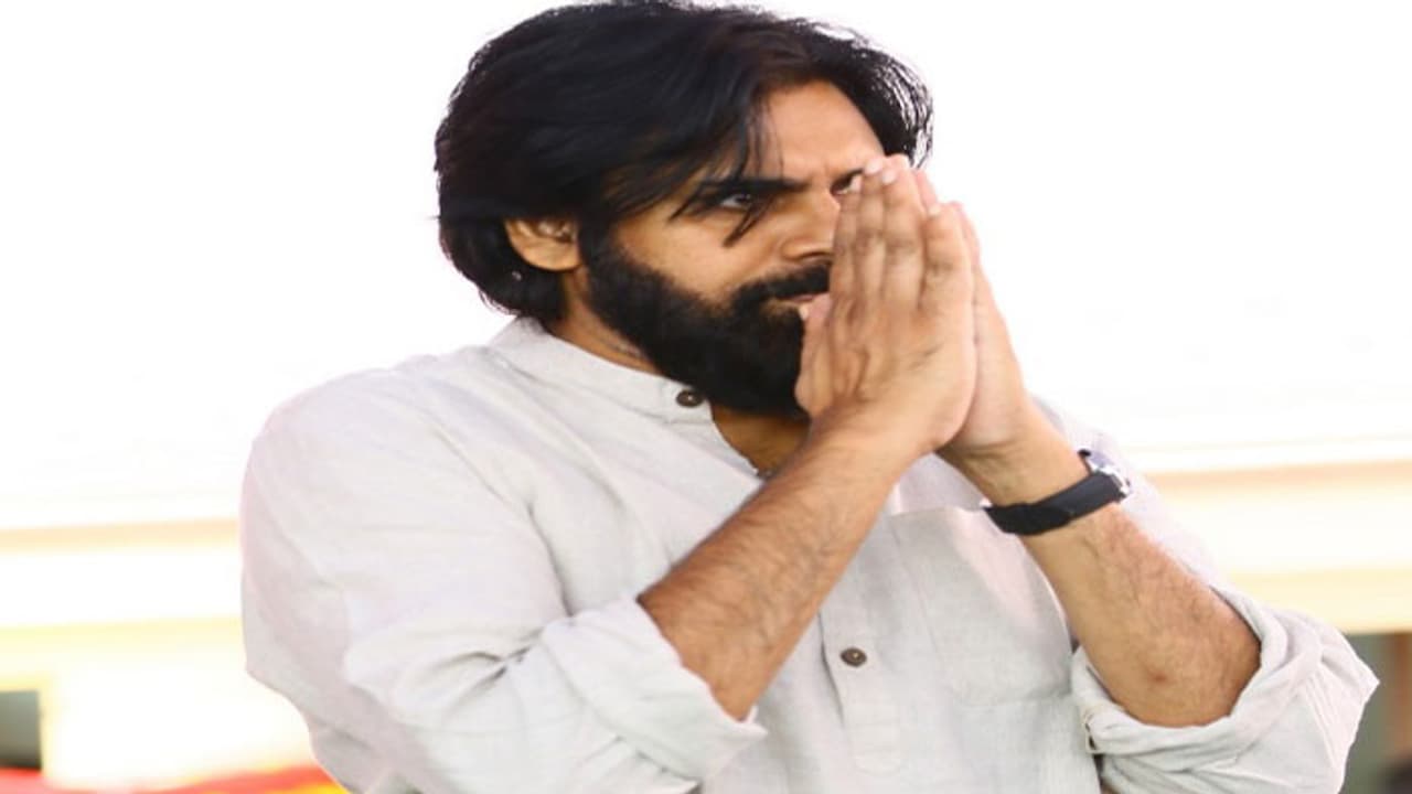టీడీపీకి షాక్: జనసేనలోకి టీడీపీ కీలకనేత టీడీపీకి షాక్: జనసేనలోకి టీడీపీ కీలకనేత