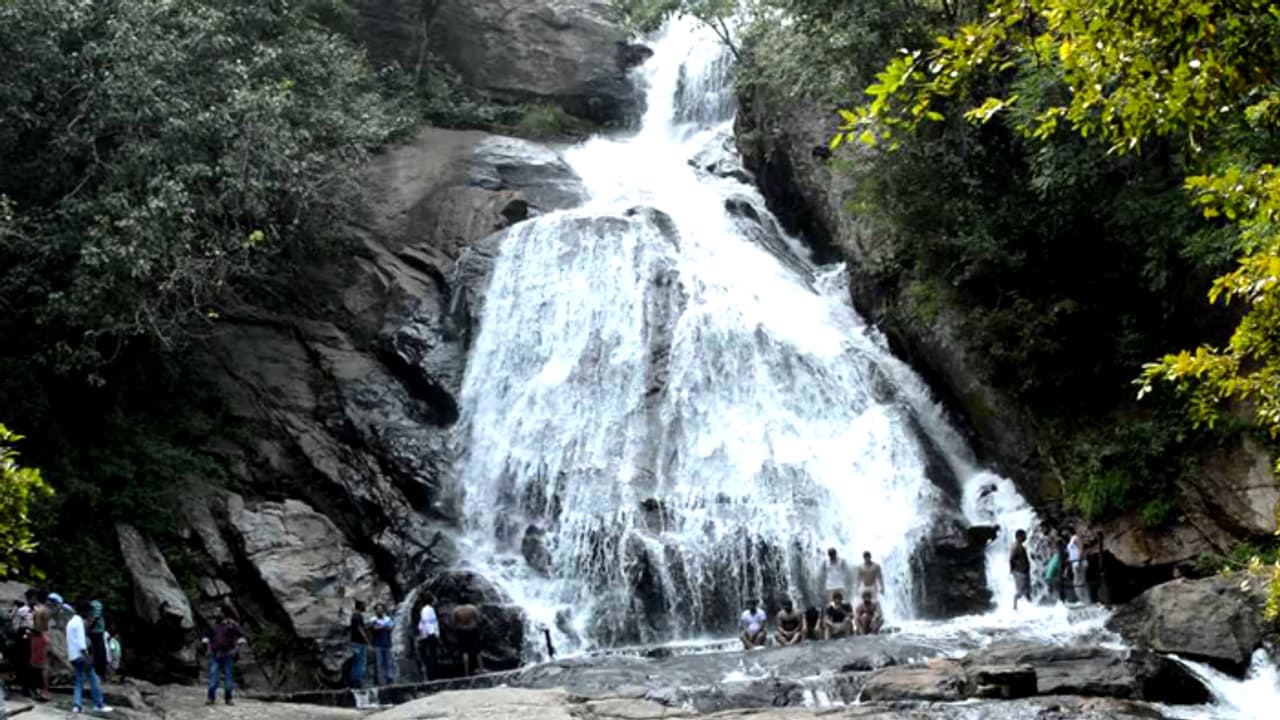 ഈ വെള്ളച്ചാട്ടത്തിലേക്കുള്ള പ്രവേശനം നിരോധിച്ചു ഈ വെള്ളച്ചാട്ടത്തിലേക്കുള്ള പ്രവേശനം നിരോധിച്ചു
