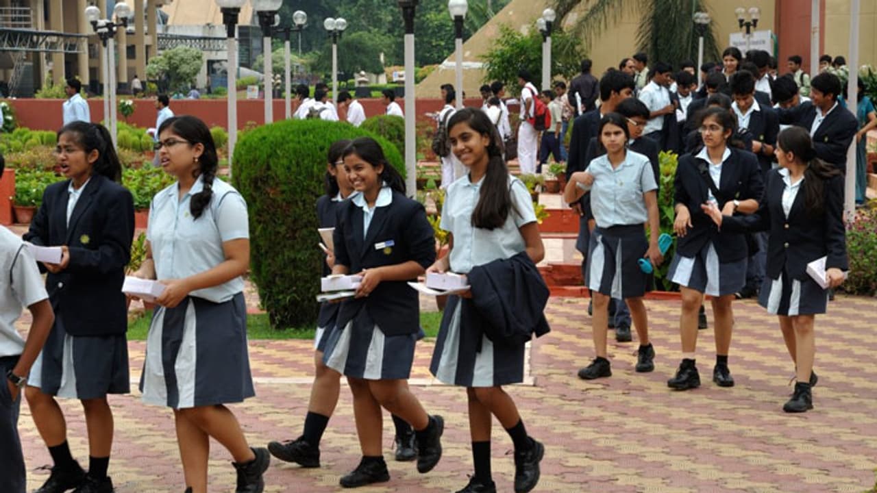 சி.பி.எஸ்.இ. 10 ஆம் வகுப்பு... புதிய மதிப்பெண் திட்டத்தை தொடர முடிவு!