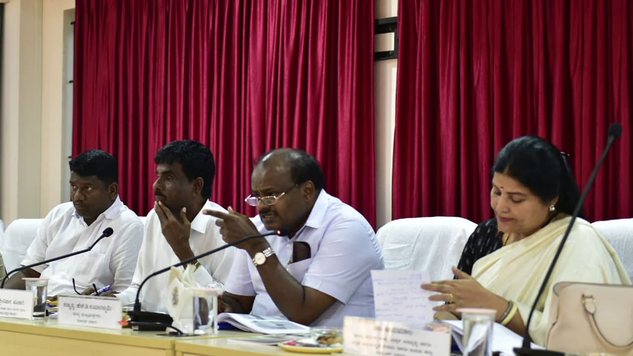 ಅಧಿಕಾರಿಗಳಿಗೆ ಪೇಮೆಂಟ್ ಸೀಟ್ ಇಲ್ಲ, ಮೆರಿಟ್ ಸೀಟ್ ಮಾತ್ರ: ಸಿಎಂ ಅಧಿಕಾರಿಗಳಿಗೆ ಪೇಮೆಂಟ್ ಸೀಟ್ ಇಲ್ಲ, ಮೆರಿಟ್ ಸೀಟ್ ಮಾತ್ರ: ಸಿಎಂ