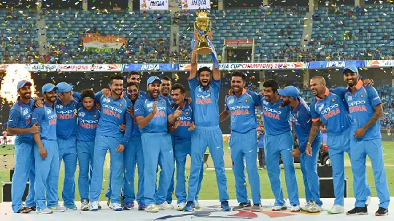 MS Dhoni asked Rohit Sharma to allow me to hold Asia Cup trophy, reveals Khaleel Ahmed MS Dhoni asked Rohit Sharma to allow me to hold Asia Cup trophy, reveals Khaleel Ahmed