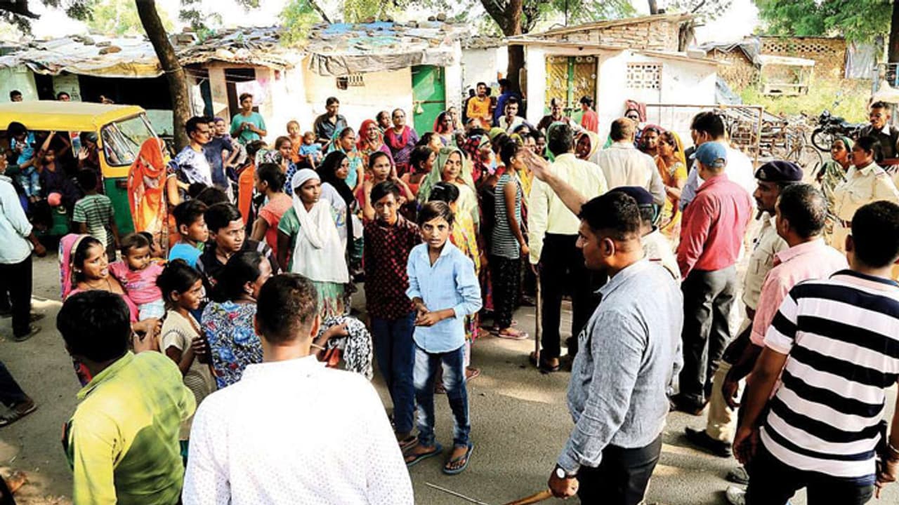 ഗുജറാത്തിൽ ഇതര സംസ്ഥാന തൊഴിലാളികൾക്കെതിരെയുള്ള ആക്രമണം; കോൺഗ്രസിനെതിരെ ബിജെപിയുടെ വിമർശനം ഗുജറാത്തിൽ ഇതര സംസ്ഥാന തൊഴിലാളികൾക്കെതിരെയുള്ള ആക്രമണം; കോൺഗ്രസിനെതിരെ ബിജെപിയുടെ വിമർശനം