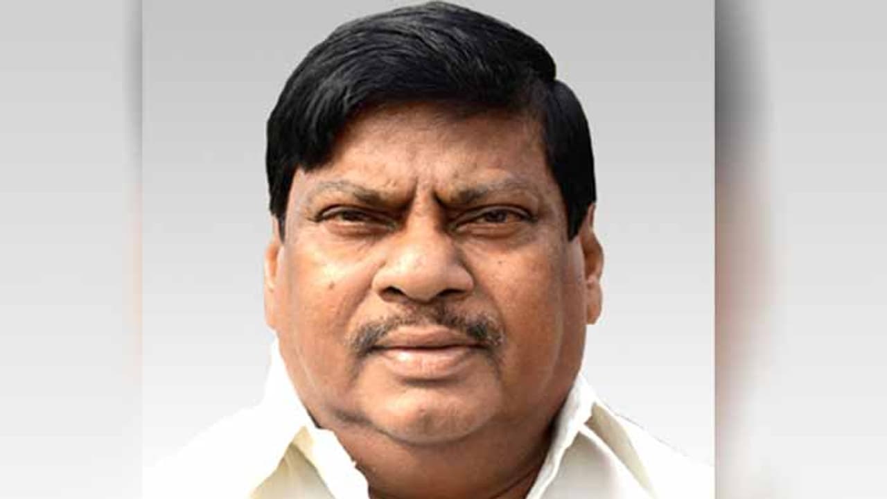 టీడీపీ ఎంపీ శివప్రసాద్ గన్మెన్ భార్య ఆత్మహత్య టీడీపీ ఎంపీ శివప్రసాద్ గన్మెన్ భార్య ఆత్మహత్య