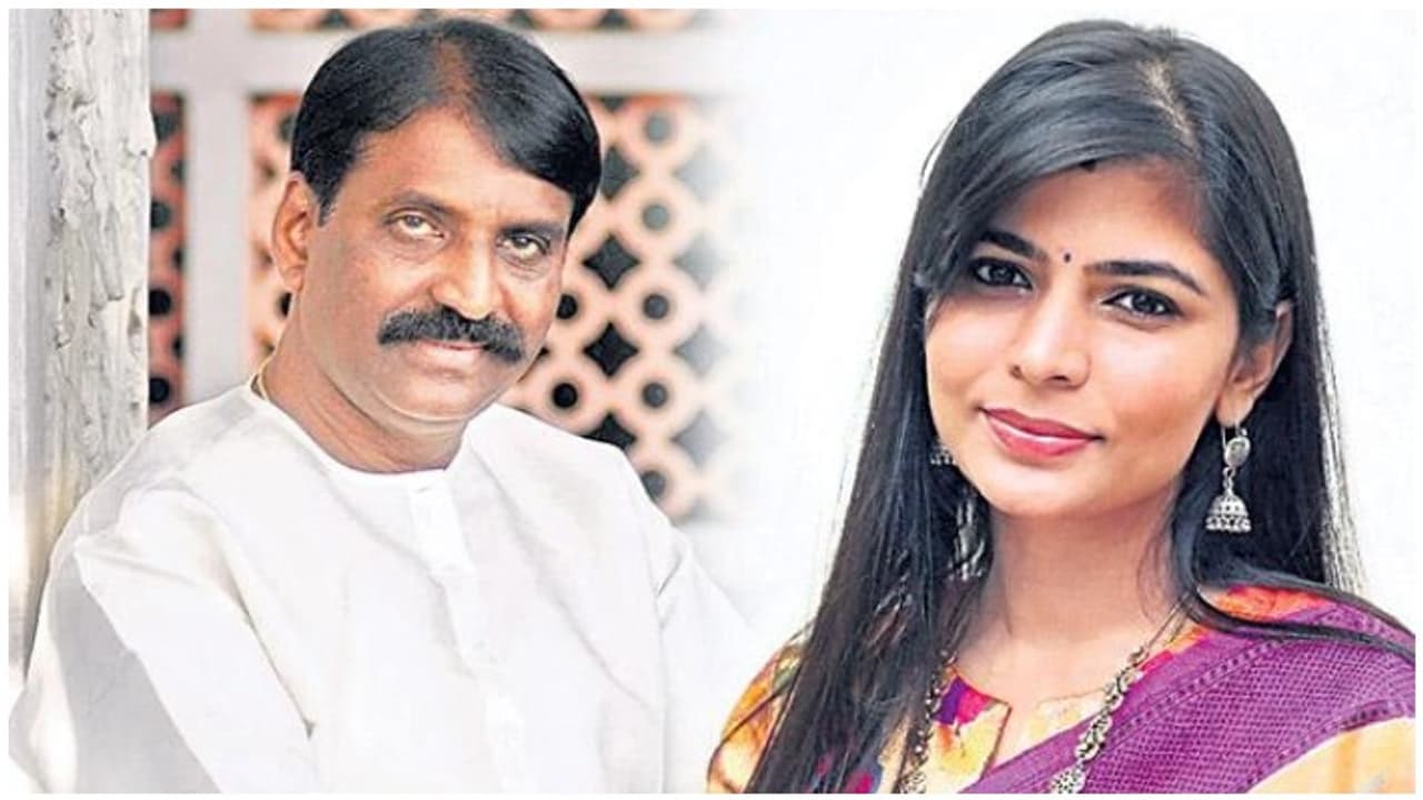 வைரமுத்து பதிலுக்கு பதிலடி கொடுத்த சின்மயி! ஒரே வார்த்தையில் மூக்கை உடைத்த ட்விட்! வைரமுத்து பதிலுக்கு பதிலடி கொடுத்த சின்மயி! ஒரே வார்த்தையில் மூக்கை உடைத்த ட்விட்!