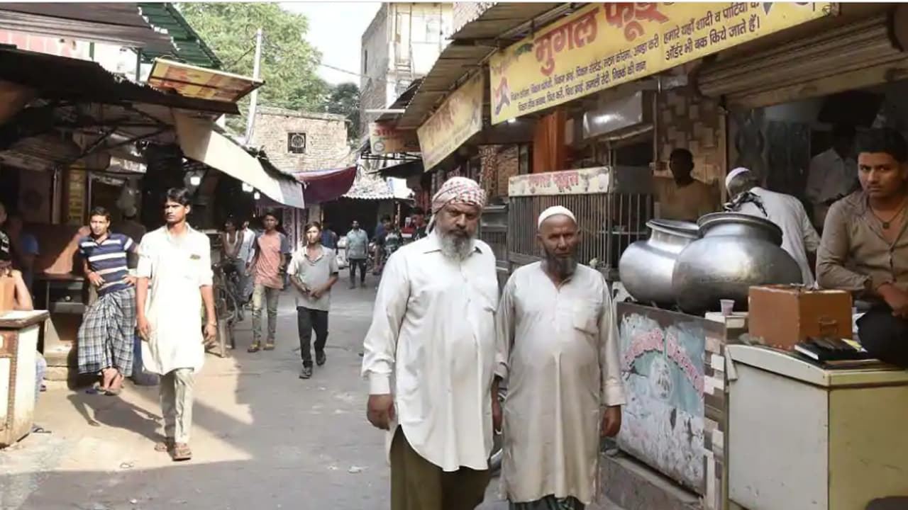 Lucknow: Civil officials crack down on meat shops violating govt rules amid Eid, Navratri festivities Lucknow: Civil officials crack down on meat shops violating govt rules amid Eid, Navratri festivities