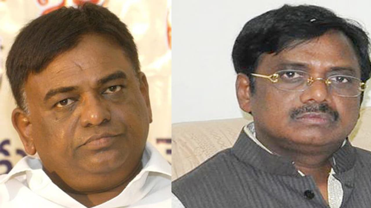 కేసీఆర్కు షాక్: బెల్లంపల్లి నుండి బరిలోకి వినోద్, తెర వెనుక కథ ఇదీ కేసీఆర్కు షాక్: బెల్లంపల్లి నుండి బరిలోకి వినోద్, తెర వెనుక కథ ఇదీ