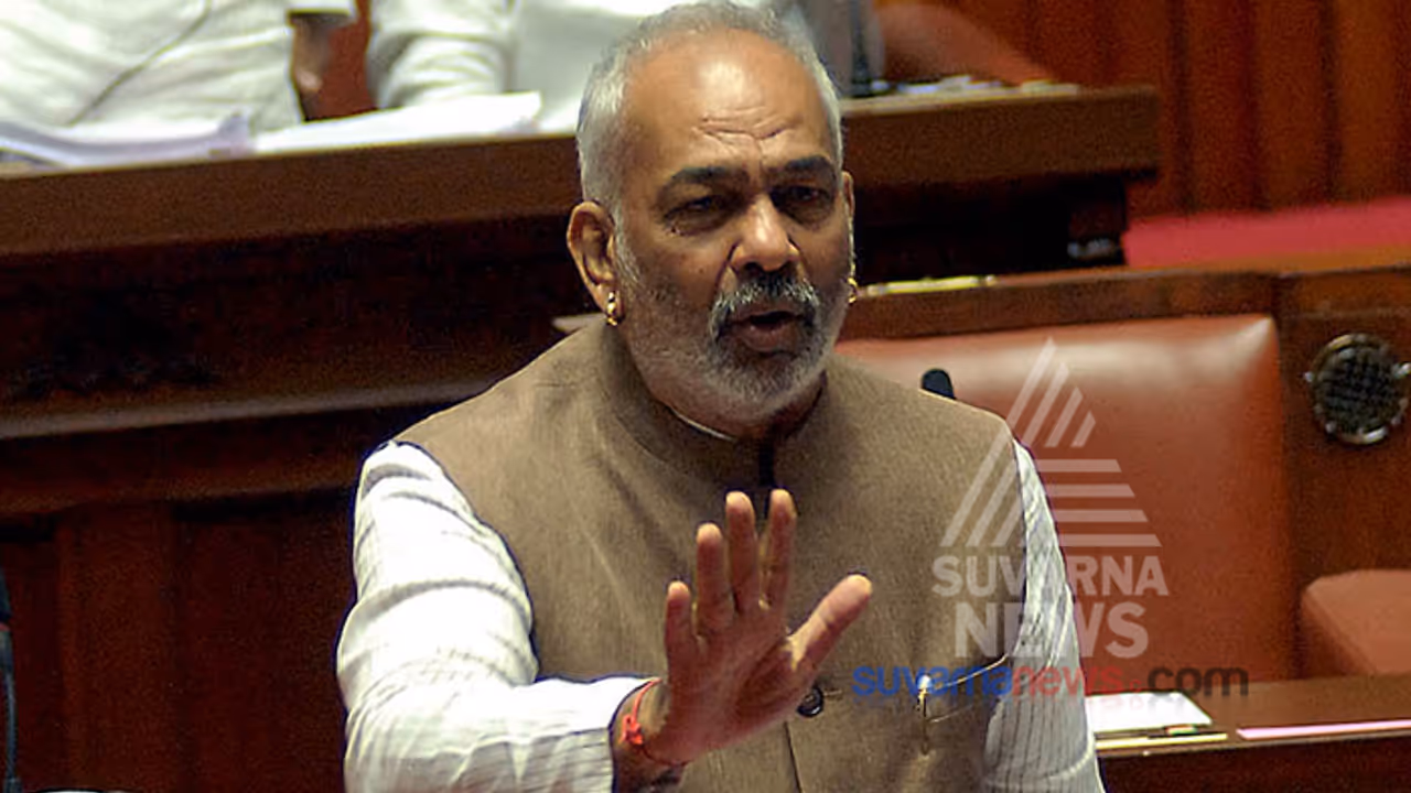 Karnataka Politics : ಬಿಜೆಪಿ ತೊರೆಯುತ್ತಾರಾ ಮುಖಂಡ : ಕ್ರಮಕ್ಕೆ ಬೇಸರಿಸಿ ಕಣ್ಣೀರು Karnataka Politics : ಬಿಜೆಪಿ ತೊರೆಯುತ್ತಾರಾ ಮುಖಂಡ : ಕ್ರಮಕ್ಕೆ ಬೇಸರಿಸಿ ಕಣ್ಣೀರು