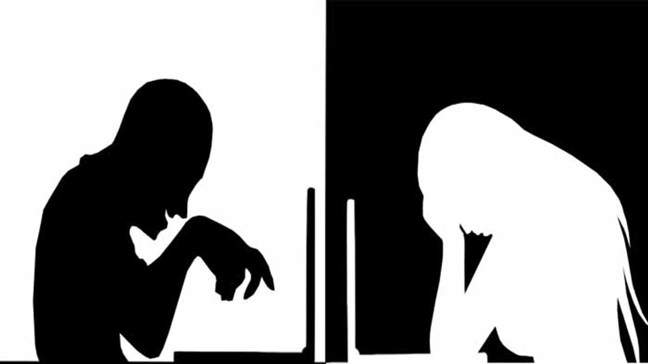 పెళ్లి చేసుకోనందుకు అక్కని.. కంప్లయింట్ ఇచ్చిందని చెల్లిని వేశ్యలను చేశాడు పెళ్లి చేసుకోనందుకు అక్కని.. కంప్లయింట్ ఇచ్చిందని చెల్లిని వేశ్యలను చేశాడు