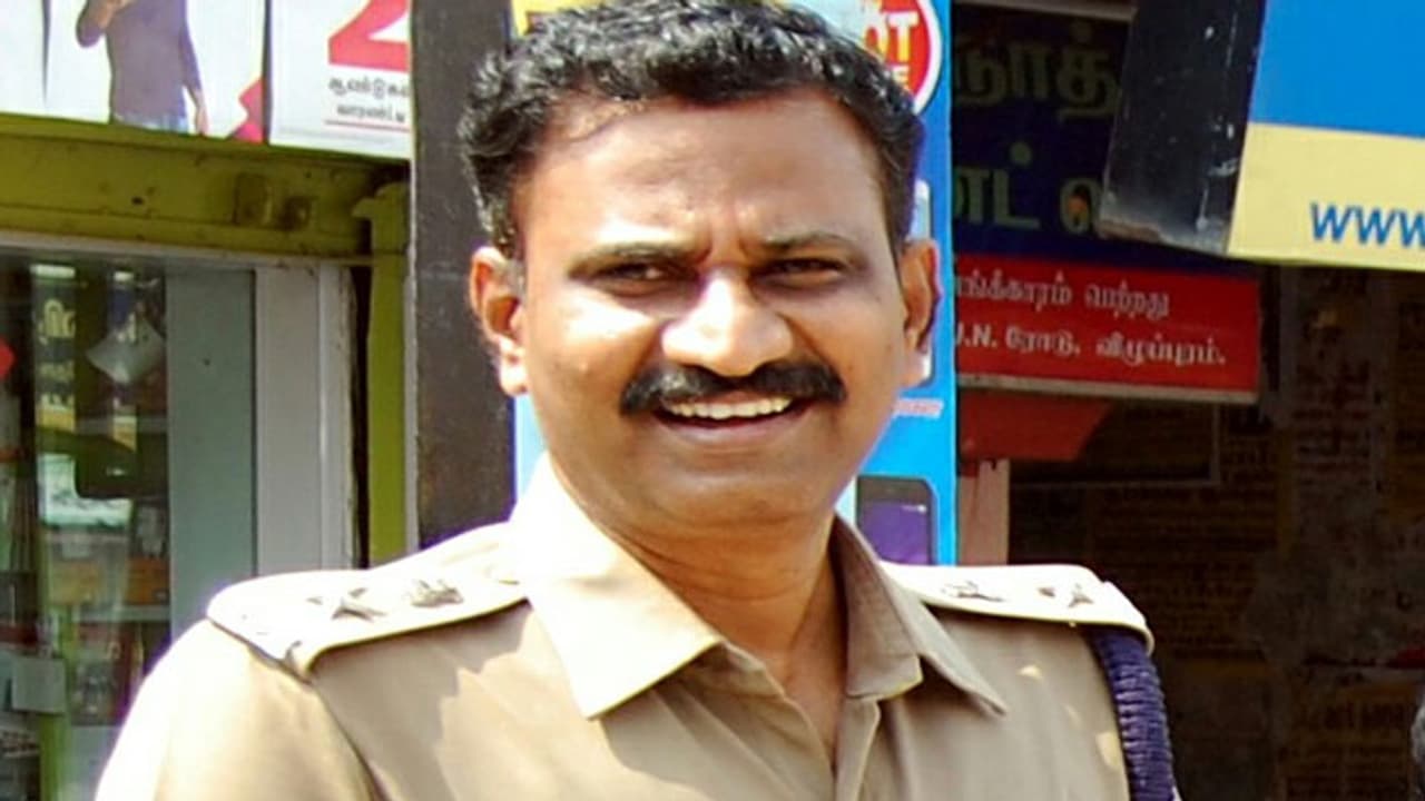 சூடுபிடிக்கும் குட்கா விவகாரம்... விழுப்புரம் எஸ்.பி. ஜெயக்குமாருக்கு சம்மன்! சூடுபிடிக்கும் குட்கா விவகாரம்... விழுப்புரம் எஸ்.பி. ஜெயக்குமாருக்கு சம்மன்!