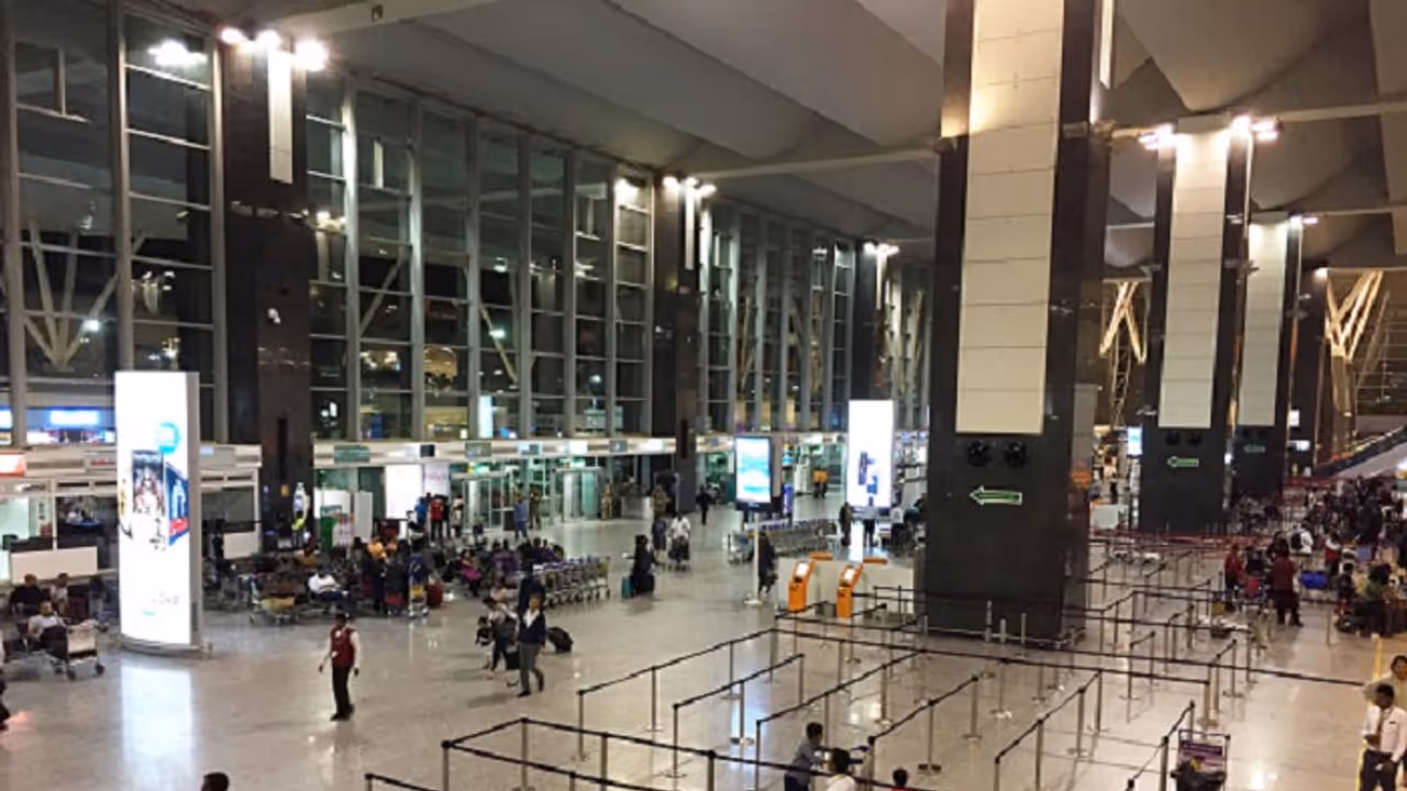Fog, poor visibility in Bengaluru Airport results in diversion of flights, delays in taking off