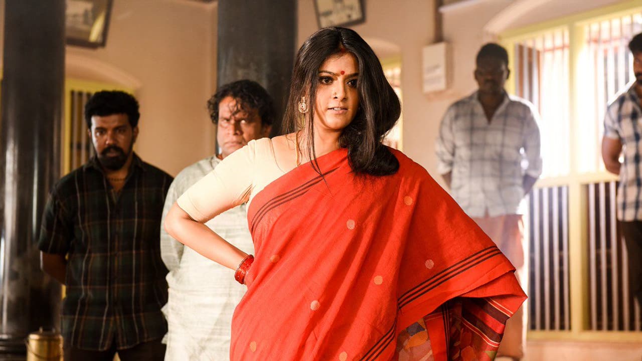 ரகசியத்தை உடைத்த வரலக்ஷ்மி... கடுப்பில் இயக்குனர்கள்!! ரகசியத்தை உடைத்த வரலக்ஷ்மி... கடுப்பில் இயக்குனர்கள்!!