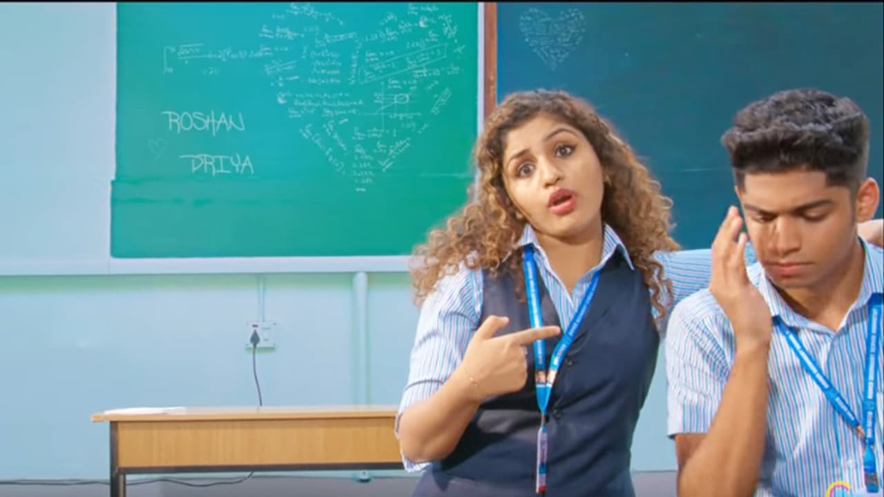 'ഫ്രീക്ക് പെണ്ണി'ന് ഒരു കോടിയിലേറെ കാമുകരെ കിട്ടിയതിങ്ങനെ! സിനിമയെ വിജയിപ്പിക്കുന്ന മാന്ത്രികര് 'ഫ്രീക്ക് പെണ്ണി'ന് ഒരു കോടിയിലേറെ കാമുകരെ കിട്ടിയതിങ്ങനെ! സിനിമയെ വിജയിപ്പിക്കുന്ന മാന്ത്രികര്