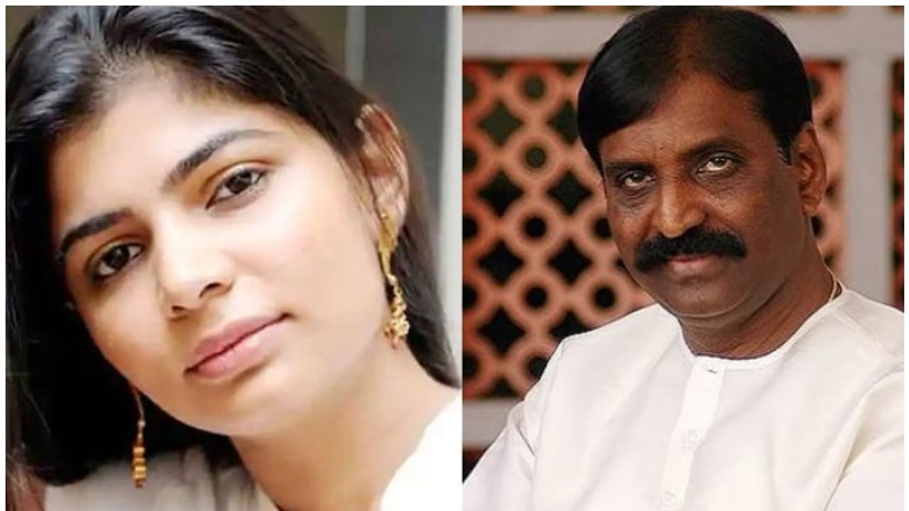 அரசியல் வி.வி.ஐ.பி யின் பெயரை சொல்லியே மிரட்டி வந்த வைரமுத்து..! பட்டுன்னு போட்டுடைத்த சின்மயி..! அரசியல் வி.வி.ஐ.பி யின் பெயரை சொல்லியே மிரட்டி வந்த வைரமுத்து..! பட்டுன்னு போட்டுடைத்த சின்மயி..!