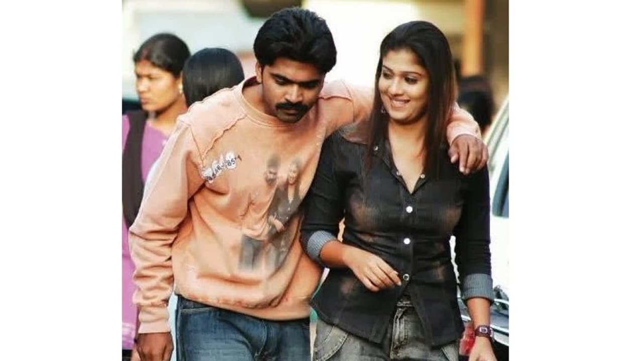 சிம்பு, நயன்தாரா யாருக்கும் தெரியாத ரகசியத்தை வெளியிட்ட இயக்குனர்!! திரையுலகினர் அதிர்ச்சி... சிம்பு, நயன்தாரா யாருக்கும் தெரியாத ரகசியத்தை வெளியிட்ட இயக்குனர்!! திரையுலகினர் அதிர்ச்சி...