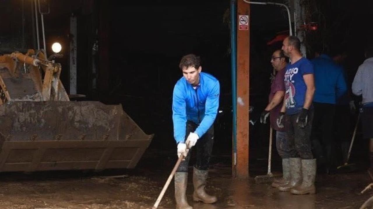 ಪ್ರವಾಹ ಸಂತ್ರಸ್ತರ ನೆರವಿಗೆ ನಡಾಲ್ ದಿಗ್ಗಜ ಟೆನಿಸ್ ಪಟು ಈಗ ಜನರ ಸೇವಕ! ಪ್ರವಾಹ ಸಂತ್ರಸ್ತರ ನೆರವಿಗೆ ನಡಾಲ್ ದಿಗ್ಗಜ ಟೆನಿಸ್ ಪಟು ಈಗ ಜನರ ಸೇವಕ!