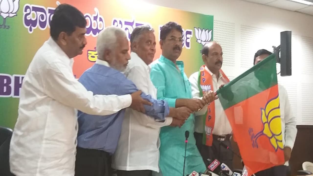 ಮಂಡ್ಯ ಲೋಕಸಭೆ : ಬಿಜೆಪಿಯಿಂದ ಡಾ. ಸಿದ್ದರಾಮಯ್ಯ ಕಣಕ್ಕೆ ಮಂಡ್ಯ ಲೋಕಸಭೆ : ಬಿಜೆಪಿಯಿಂದ ಡಾ. ಸಿದ್ದರಾಮಯ್ಯ ಕಣಕ್ಕೆ