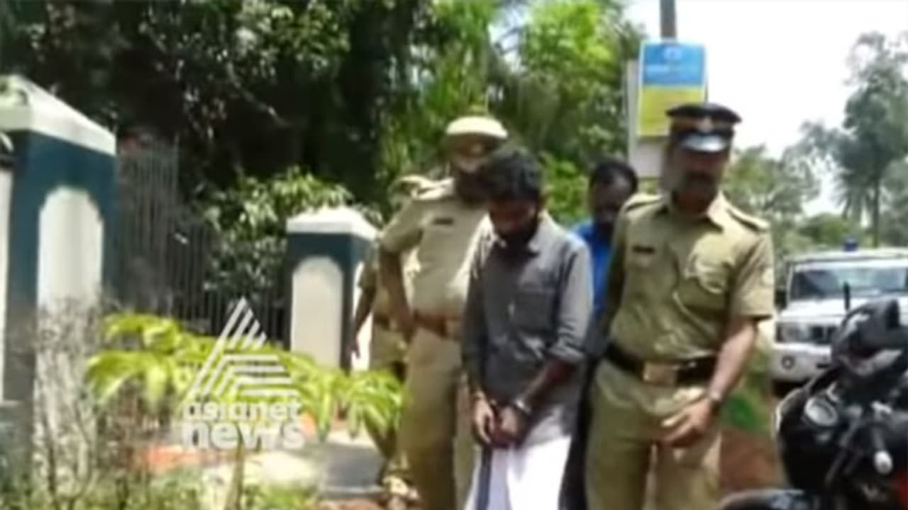 എസ്ഐയുടെ വീട്ടില് മോഷണം: രണ്ട് വര്ഷത്തിന് ശേഷം പ്രതി പിടിയില് എസ്ഐയുടെ വീട്ടില് മോഷണം: രണ്ട് വര്ഷത്തിന് ശേഷം പ്രതി പിടിയില്