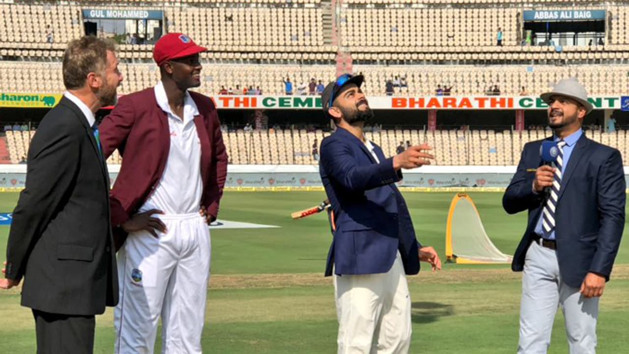 ഹൈദരാബാദ് ടെസ്റ്റ്: വിന്ഡീസിന് ടോസ്; ഇന്ത്യന് ടീമില് യുവതാരം അരങ്ങേറ്റത്തിന് ഹൈദരാബാദ് ടെസ്റ്റ്: വിന്ഡീസിന് ടോസ്; ഇന്ത്യന് ടീമില് യുവതാരം അരങ്ങേറ്റത്തിന്