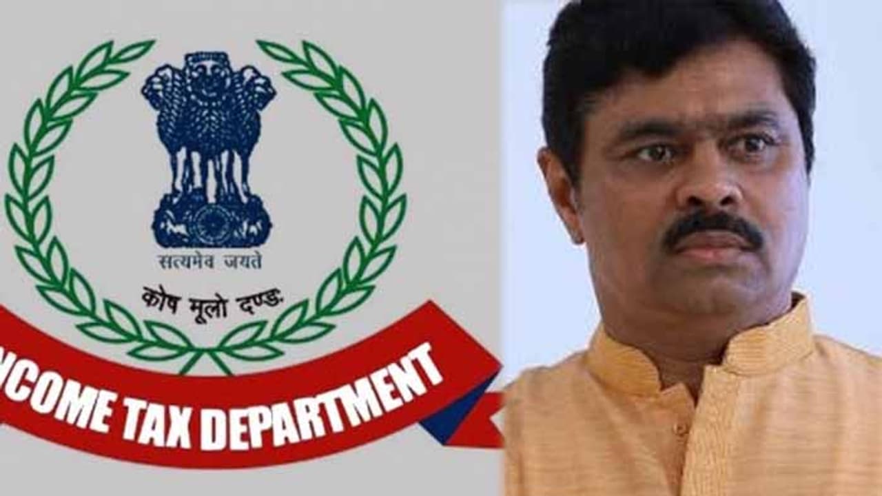 దాడులు ఎందుకు..? పీఏసీ మెంబర్ హోదాలో అడిగిన రమేశ్.. మూడు రోజుల్లోనే ఐటీ రైడ్ దాడులు ఎందుకు..? పీఏసీ మెంబర్ హోదాలో అడిగిన రమేశ్.. మూడు రోజుల్లోనే ఐటీ రైడ్