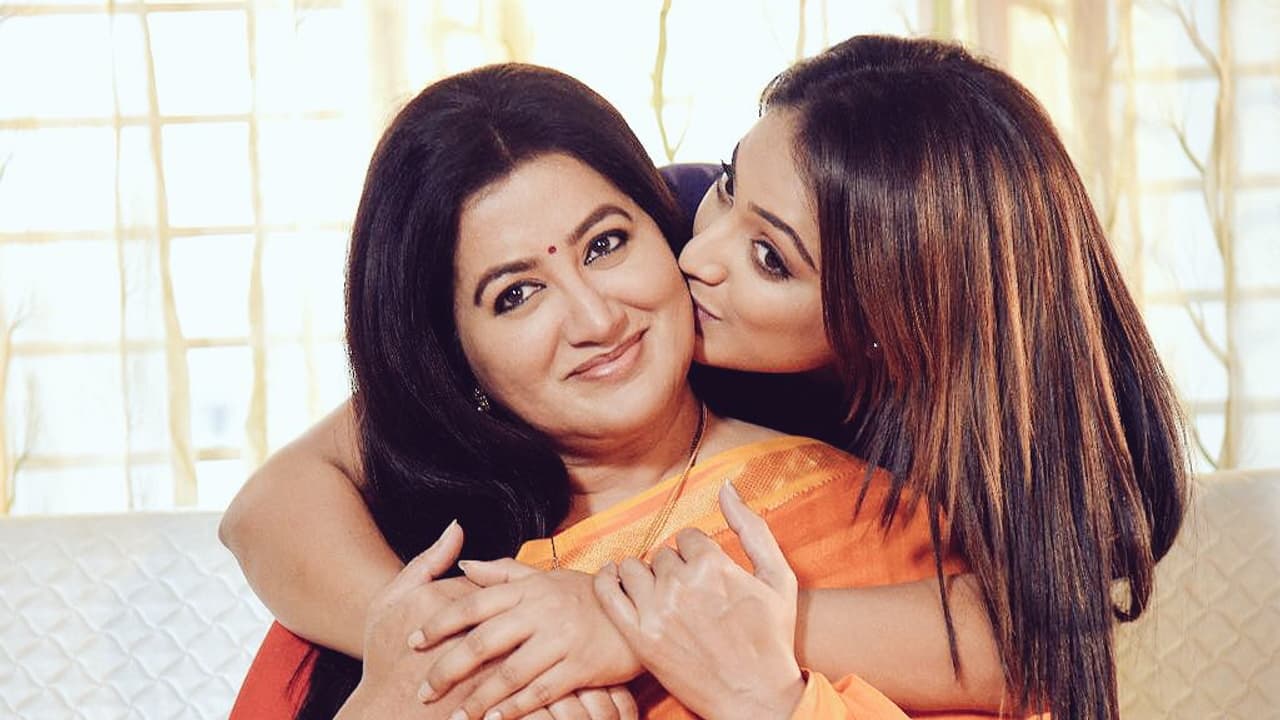 ಸೂಪರ್ ಹಿಟ್ ಆಯ್ತು ಡಾಟರ್ ಆಫ್ ಪಾರ್ವತಮ್ಮ ಟೀಸರ್ ಸೂಪರ್ ಹಿಟ್ ಆಯ್ತು ಡಾಟರ್ ಆಫ್ ಪಾರ್ವತಮ್ಮ ಟೀಸರ್