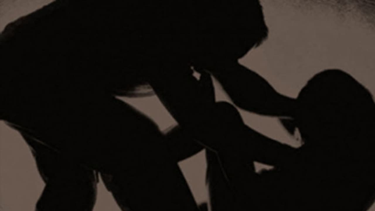 പിറന്നാള് പാര്ട്ടിക്ക് പോയ പതിനഞ്ചുകാരിയെ ബോധം കെടുത്തി കൂട്ടബലാത്സംഗം ചെയ്തു പിറന്നാള് പാര്ട്ടിക്ക് പോയ പതിനഞ്ചുകാരിയെ ബോധം കെടുത്തി കൂട്ടബലാത്സംഗം ചെയ്തു