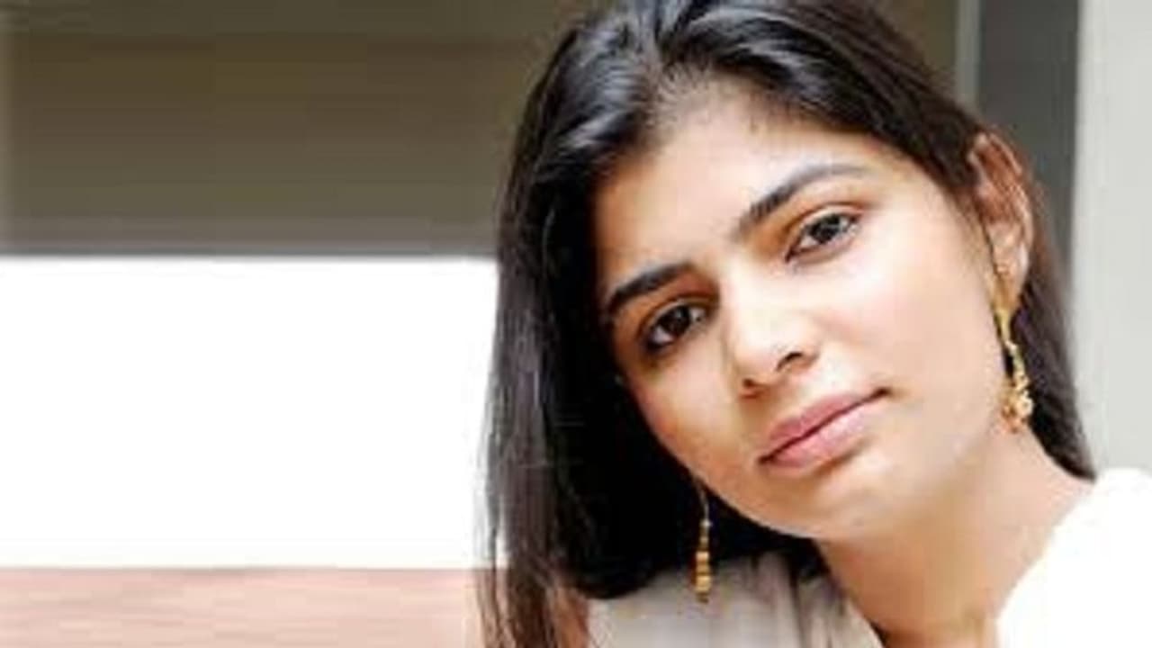 வைரமுத்துவை சும்மா விடமாட்டேன்…. வழக்கறிஞர்களிடம் ஆலோசித்து புகார் அளிக்க ரெடி!! சின்மயி அதிரடி !! வைரமுத்துவை சும்மா விடமாட்டேன்…. வழக்கறிஞர்களிடம் ஆலோசித்து புகார் அளிக்க ரெடி!! சின்மயி அதிரடி !!