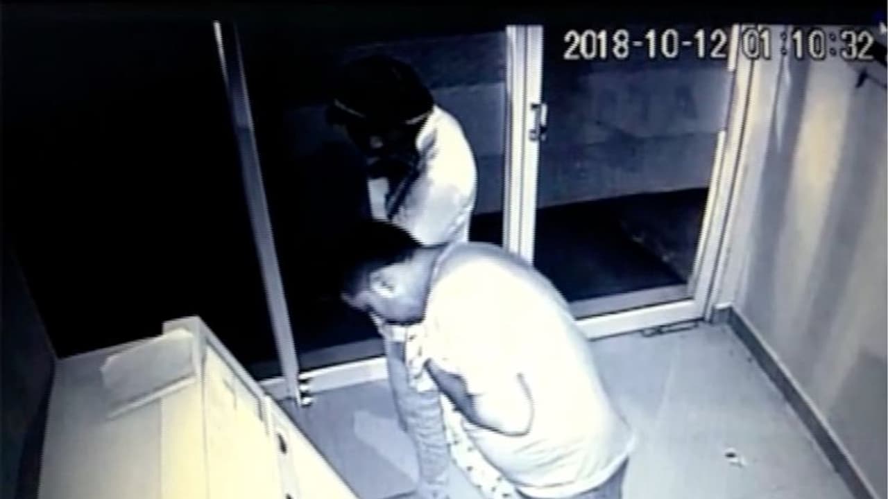 എടിഎം കവര്ച്ച; ഗ്യാസ് കട്ടര് സംഘടിപ്പിച്ചത് കോട്ടയത്ത് നിന്നെന്ന് സൂചന എടിഎം കവര്ച്ച; ഗ്യാസ് കട്ടര് സംഘടിപ്പിച്ചത് കോട്ടയത്ത് നിന്നെന്ന് സൂചന