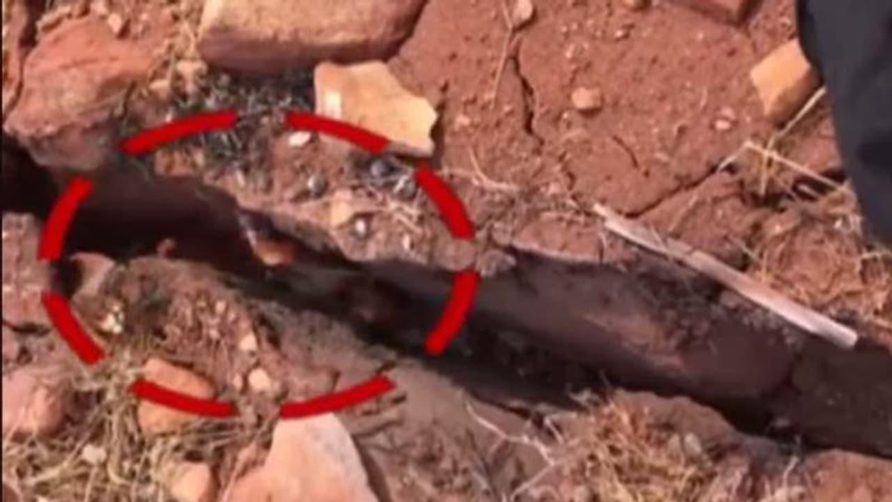 కర్నూలులో వింత.. భూమిలో నుంచి మంటలు కర్నూలులో వింత.. భూమిలో నుంచి మంటలు