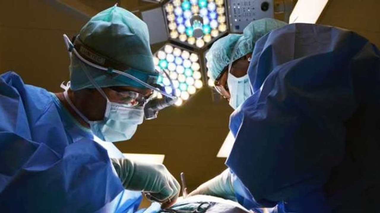 ഇന്ത്യയിലെ ആദ്യത്തെ തലയോട്ടി മാറ്റിവയ്ക്കൽ ശസ്ത്രക്രിയ വിജയകരമായി പൂർത്തീകരിച്ചു ഇന്ത്യയിലെ ആദ്യത്തെ തലയോട്ടി മാറ്റിവയ്ക്കൽ ശസ്ത്രക്രിയ വിജയകരമായി പൂർത്തീകരിച്ചു