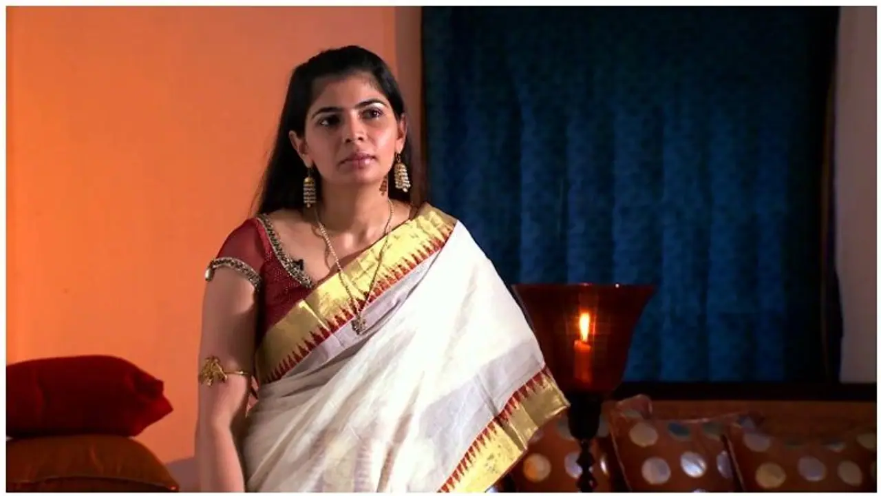 படுக்கையில் தள்ளி பாலியல் தொல்லை! கிரிக்கெட் வீரரின் பெயரை வெளியிட்டு பரபரப்பை ஏற்படுத்திய சின்மயி! படுக்கையில் தள்ளி பாலியல் தொல்லை! கிரிக்கெட் வீரரின் பெயரை வெளியிட்டு பரபரப்பை ஏற்படுத்திய சின்மயி!