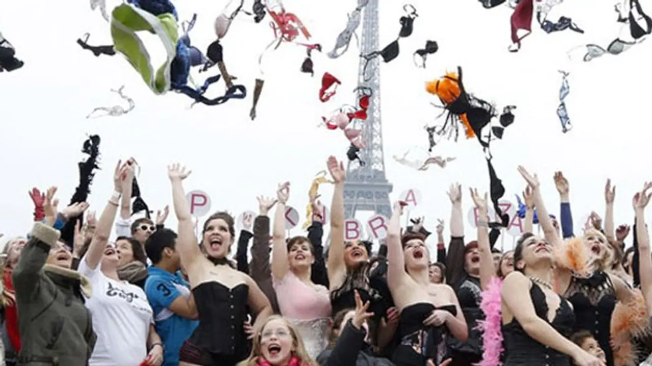 No Bra Day 2023 : இந்த தினம் ஏன் எதற்கு?? ஒவ்வொரு பெண்ணும் அவசியம் தெரிஞ்சுக்கணும்..!!