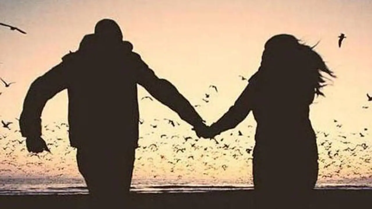 மனைவியுடன் கள்ளக்காதல்... நள்ளிரவில் விஏஓ வீட்டுக்கு சென்று ஆசிட் வீசிய போலீஸ்..! மனைவியுடன் கள்ளக்காதல்... நள்ளிரவில் விஏஓ வீட்டுக்கு சென்று ஆசிட் வீசிய போலீஸ்..!