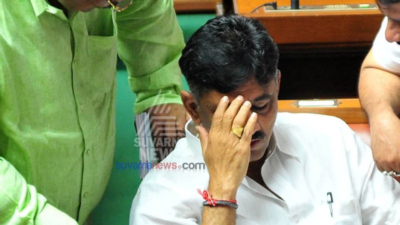 ‘ನಾಯಿ ಬಾಲದ ರೀತಿ ಡಿಕೆಶಿ ಮುದುರಿಕೊಂಡಿದ್ದಾರೆ’ ‘ನಾಯಿ ಬಾಲದ ರೀತಿ ಡಿಕೆಶಿ ಮುದುರಿಕೊಂಡಿದ್ದಾರೆ’