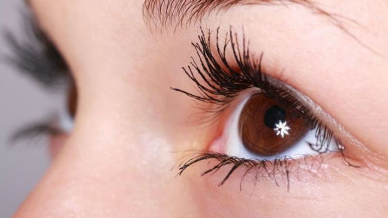 രണ്ട് വയസ്സുകാരിയുടെ കാഴ്ചക്കുറവ് അമ്മ കണ്ടെത്തിയതിങ്ങനെ... രണ്ട് വയസ്സുകാരിയുടെ കാഴ്ചക്കുറവ് അമ്മ കണ്ടെത്തിയതിങ്ങനെ...