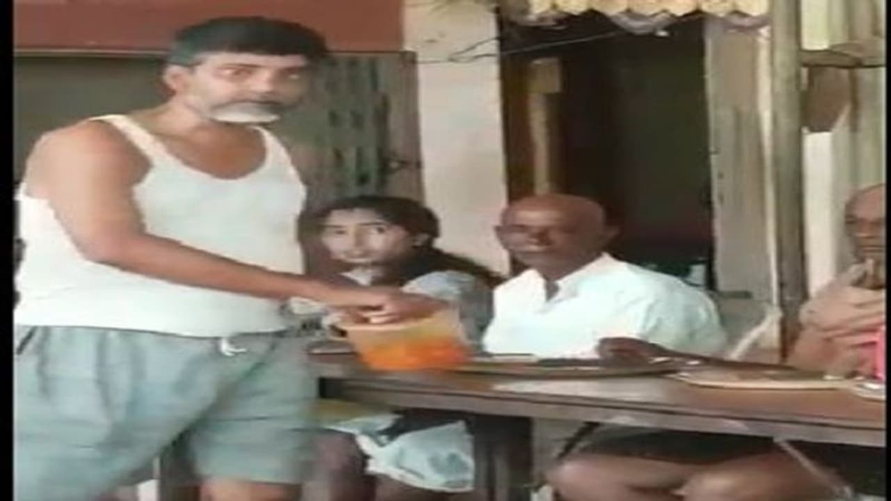 ಸಿಎಂ ಸೀಟು ಬಿಟ್ಟು ಹೋಟೆಲ್ ಕೆಲಸಕ್ಕೆ ಸೇರಿದ 'ಚಂದ್ರಬಾಬು ನಾಯ್ಡು'! ಸಿಎಂ ಸೀಟು ಬಿಟ್ಟು ಹೋಟೆಲ್ ಕೆಲಸಕ್ಕೆ ಸೇರಿದ 'ಚಂದ್ರಬಾಬು ನಾಯ್ಡು'!