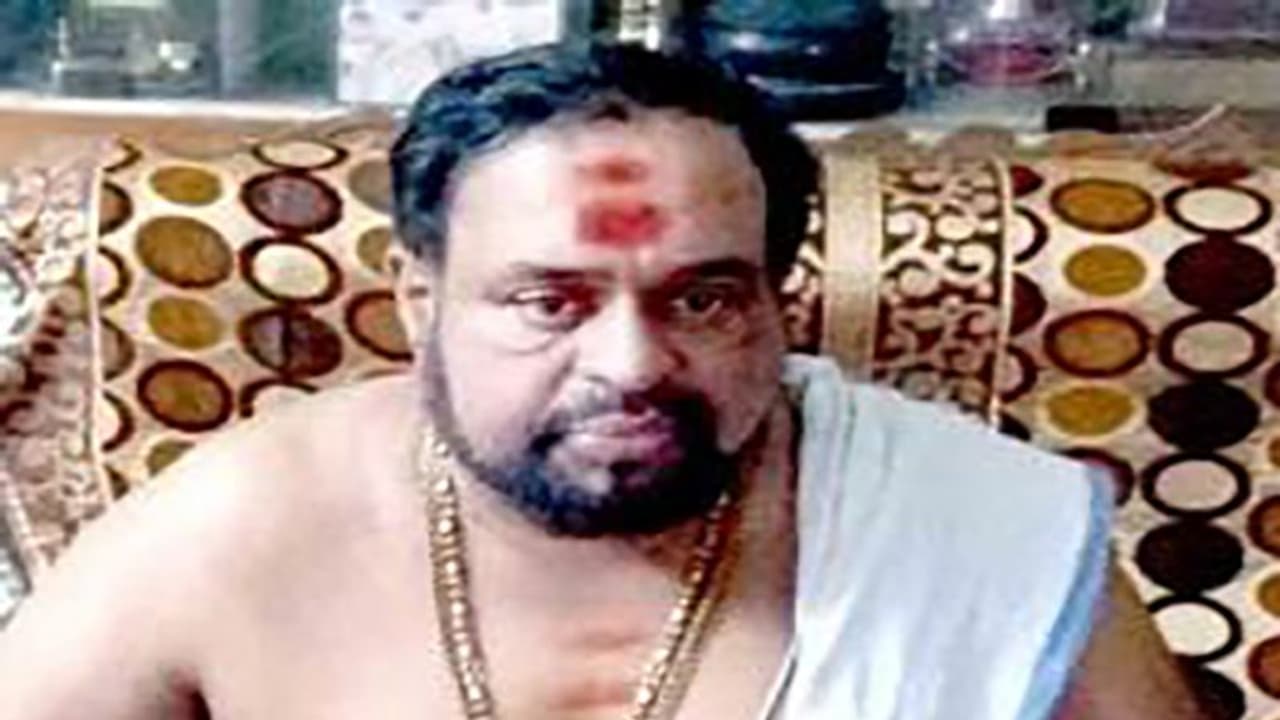 ശബരിമല മുൻ തന്ത്രി കണ്ഠര് മോഹനരും അമ്മയും തമ്മിലുള്ള കേസ് ഒത്ത് തീര്‍ന്നു; 30 ലക്ഷം അമ്മയ്ക്ക് നൽകണം