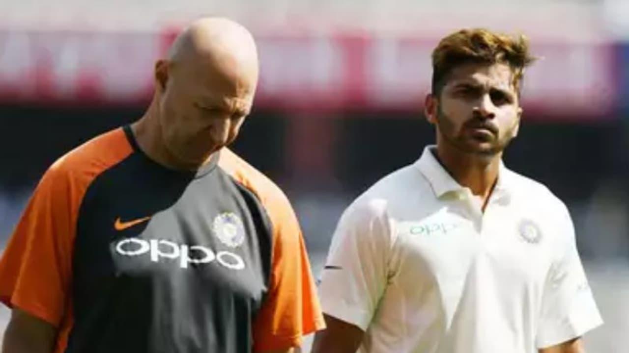 10 நாளில் சரியாயிடுச்சா..? தலையெடுக்கும் தாகூர் விவகாரம்.. வெடித்தது சர்ச்சை 10 நாளில் சரியாயிடுச்சா..? தலையெடுக்கும் தாகூர் விவகாரம்.. வெடித்தது சர்ச்சை