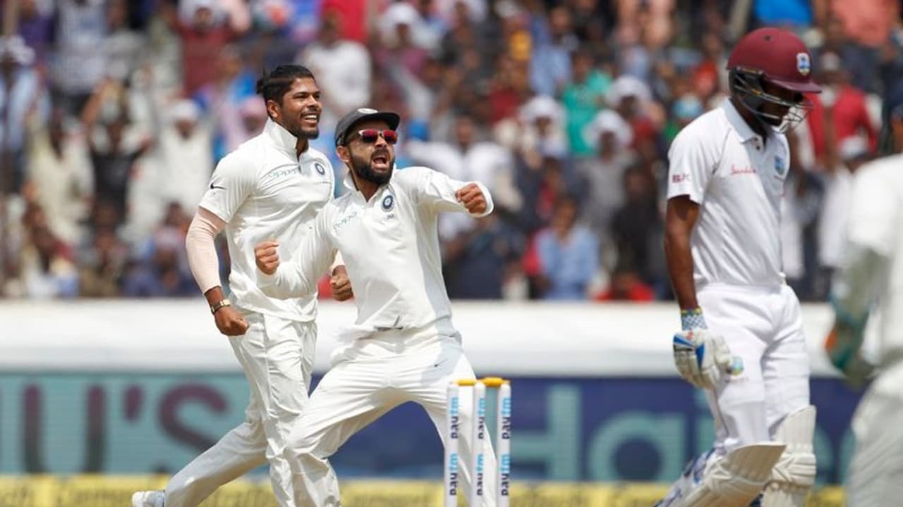 2ನೇ ಇನ್ನಿಂಗ್ಸ್ನಲ್ಲಿ ವಿಂಡೀಸ್ ದಿಢೀರ್ ಕುಸಿತ ಭಾರತಕ್ಕೆ ಭರ್ಜರಿ ಮೇಲುಗೈ! 2ನೇ ಇನ್ನಿಂಗ್ಸ್ನಲ್ಲಿ ವಿಂಡೀಸ್ ದಿಢೀರ್ ಕುಸಿತ ಭಾರತಕ್ಕೆ ಭರ್ಜರಿ ಮೇಲುಗೈ!