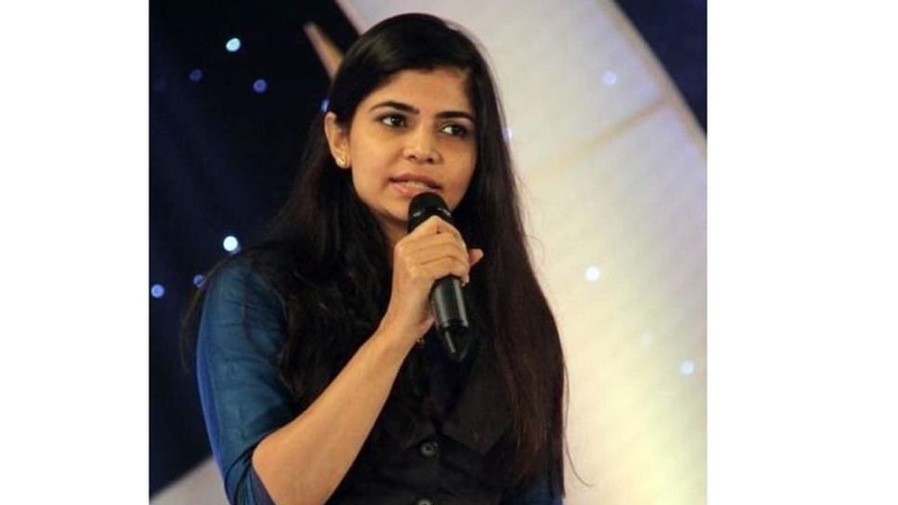 சின்மயிக்கு இப்படி ஒரு வெறித்தனமான ரசிகனா! உருகி உருகி எழுதிய கடிதம்! சின்மயிக்கு இப்படி ஒரு வெறித்தனமான ரசிகனா! உருகி உருகி எழுதிய கடிதம்!