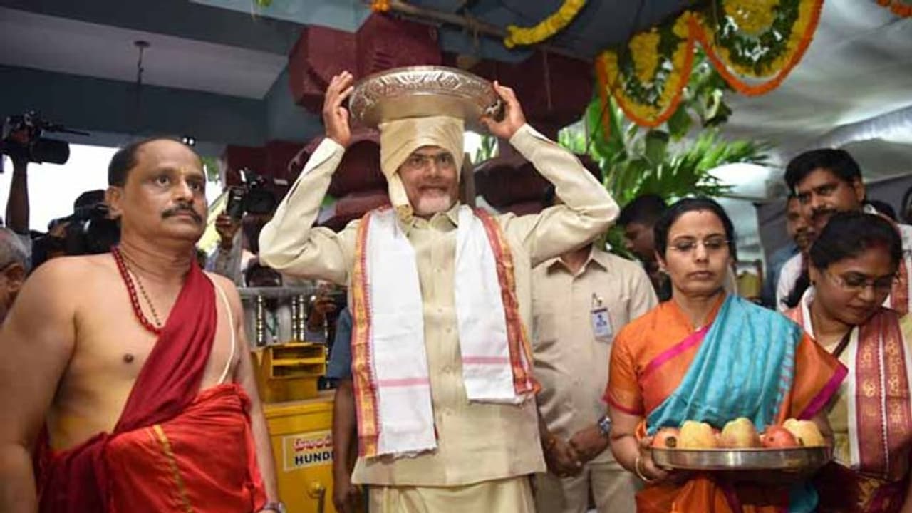 దుర్గమ్మను దర్శించుకున్న చంద్రబాబు