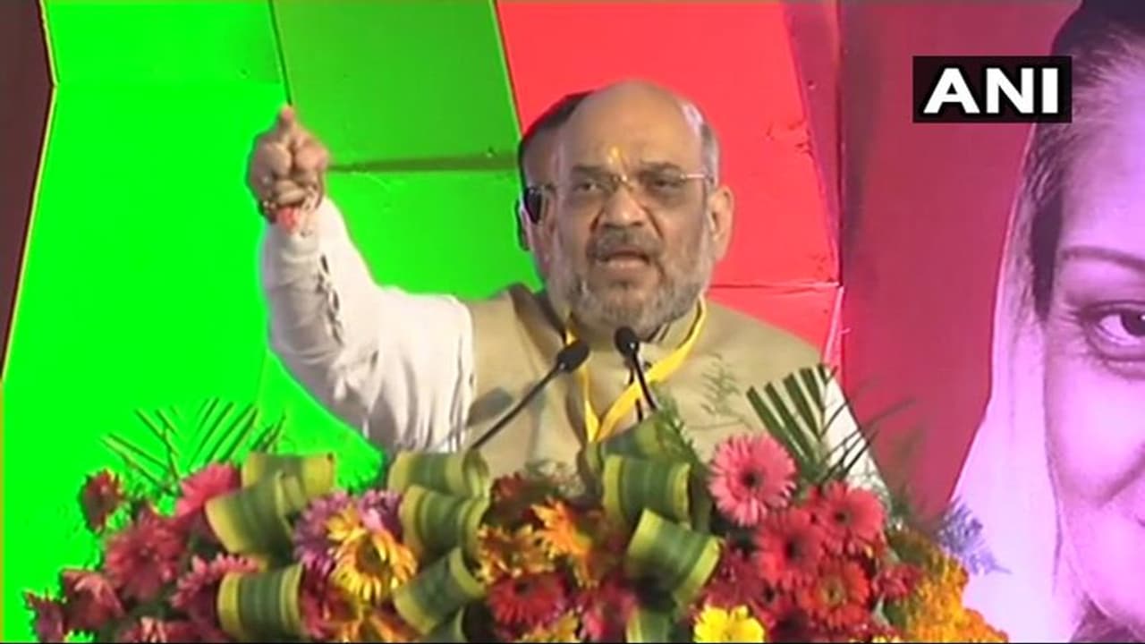 ചായവില്പ്പനക്കാരന്റെ മകനെ പ്രധാനമന്ത്രി പദത്തിലെത്തിക്കാന് ബിജെപിക്കേ സാധിക്കൂ: അമിത് ഷാ ചായവില്പ്പനക്കാരന്റെ മകനെ പ്രധാനമന്ത്രി പദത്തിലെത്തിക്കാന് ബിജെപിക്കേ സാധിക്കൂ: അമിത് ഷാ