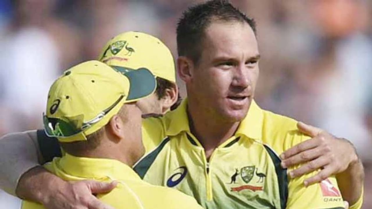 బౌలింగ్ చేస్తే రక్త వాంతులు.. ఆసీస్ బౌలర్‌కు అంతుచిక్కని వ్యాధి