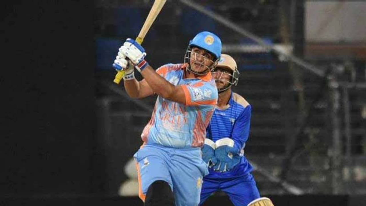 మళ్లీ 6 బంతుల్లో 6 సిక్సులు.. యువరాజ్ కంటే ఒక పరుగు ఎక్కువే మళ్లీ 6 బంతుల్లో 6 సిక్సులు.. యువరాజ్ కంటే ఒక పరుగు ఎక్కువే