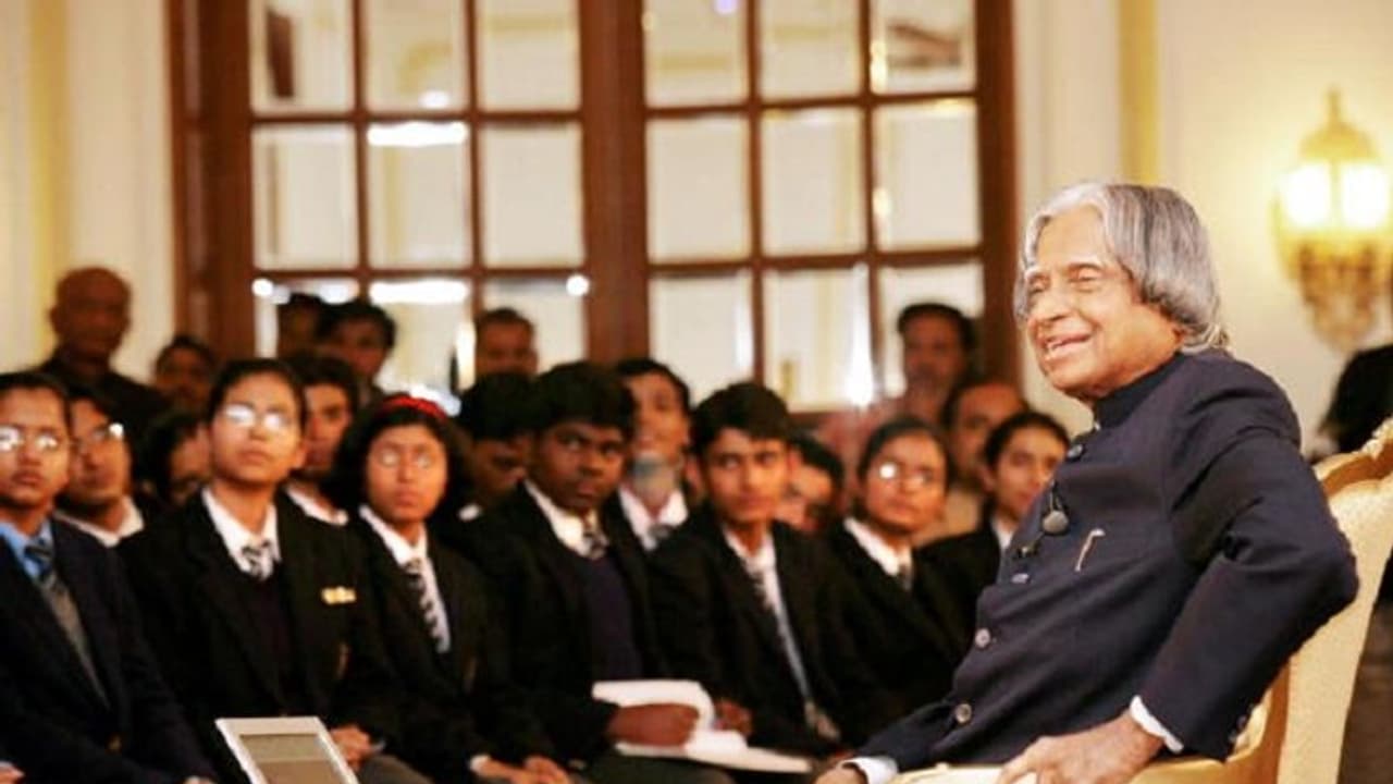 ഇന്ത്യയുടെ മിസൈൽമാൻ സ്വപ്നം കണ്ട 2020 ൽ നിന്ന് എത്ര അകലെയാണ് നാം..? ഇന്ത്യയുടെ മിസൈൽമാൻ സ്വപ്നം കണ്ട 2020 ൽ നിന്ന് എത്ര അകലെയാണ് നാം..?