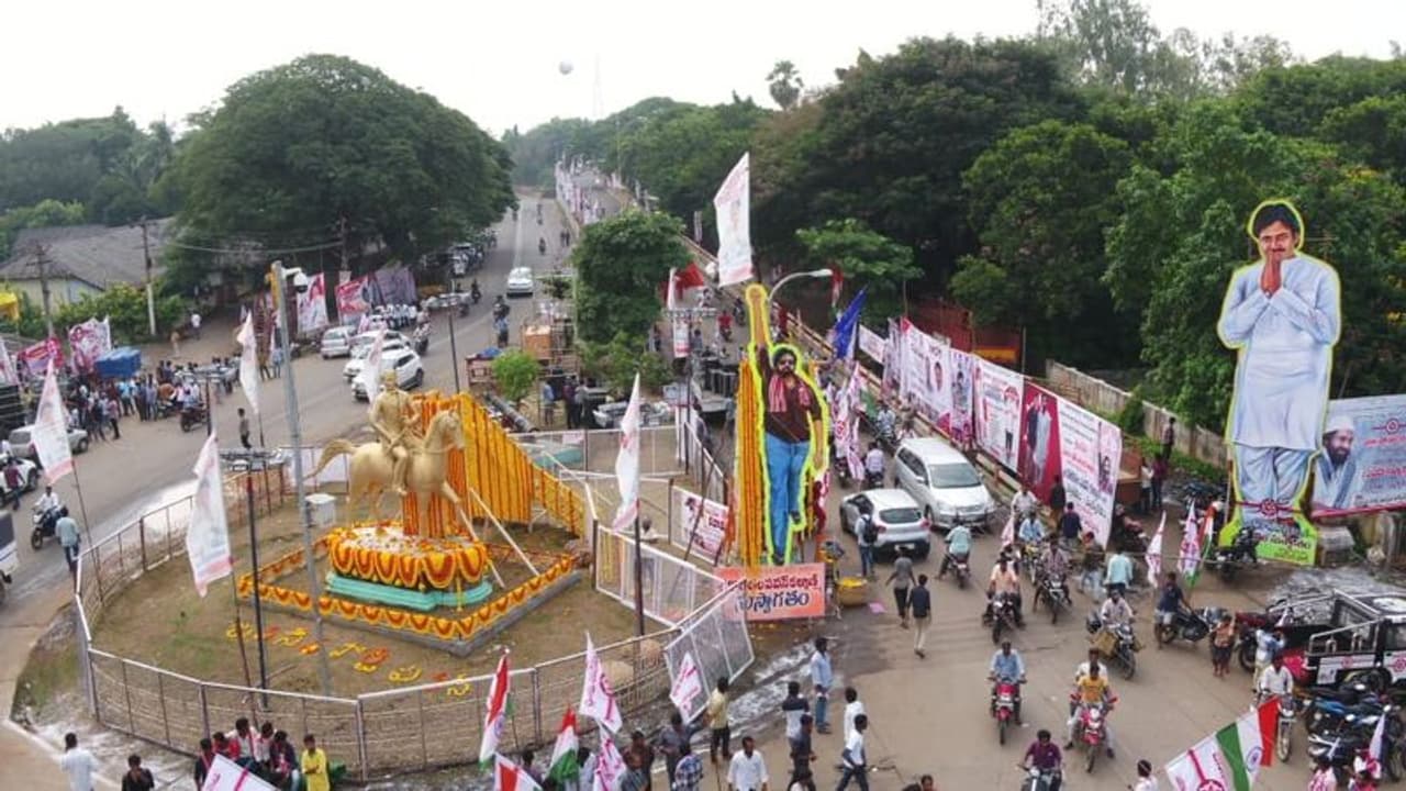 పవన్ కళ్యాణ్కు షాక్: ధవళేశ్వరం బ్రిడ్జిపై కవాతుకు అనుమతి నిరాకరణ పవన్ కళ్యాణ్కు షాక్: ధవళేశ్వరం బ్రిడ్జిపై కవాతుకు అనుమతి నిరాకరణ