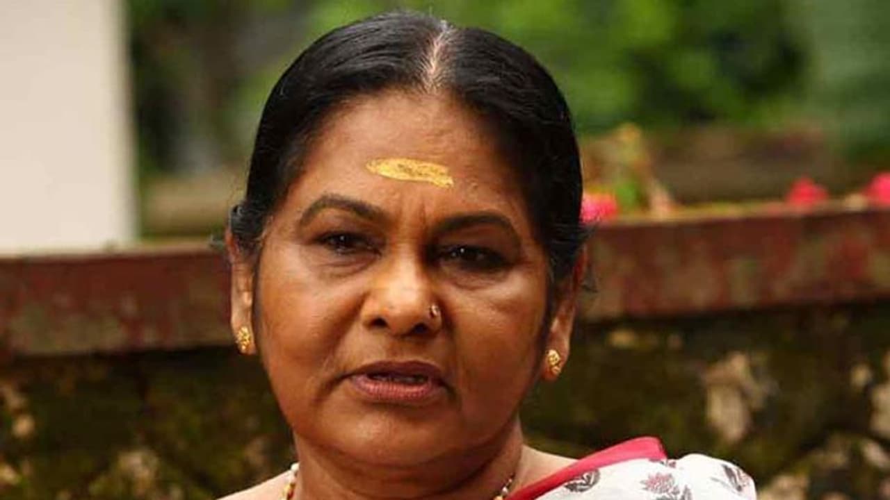 ദിലീപ് രാജിക്കത്ത് നല്കിയത് നല്ല മനസുകൊണ്ട്; പ്രായമായാൽ കിട്ടുന്ന വേഷങ്ങൾ ഒക്കെ ചെയ്യണം: കെപിഎസി ലളിത ദിലീപ് രാജിക്കത്ത് നല്കിയത് നല്ല മനസുകൊണ്ട്; പ്രായമായാൽ കിട്ടുന്ന വേഷങ്ങൾ ഒക്കെ ചെയ്യണം: കെപിഎസി ലളിത