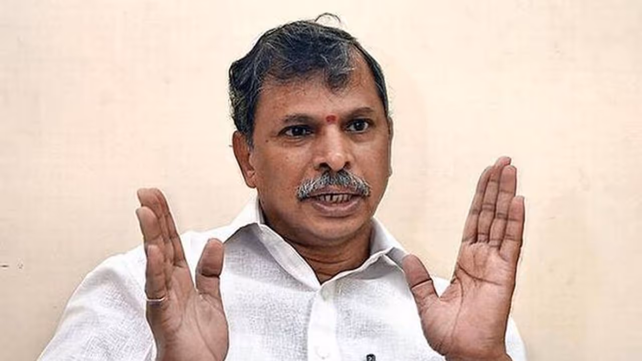 రాజధాని మార్పు నిర్ణయం ప్రజల కోసం కాదు... కేవలం వారికోసమే..: తులసిరెడ్డి రాజధాని మార్పు నిర్ణయం ప్రజల కోసం కాదు... కేవలం వారికోసమే..: తులసిరెడ్డి