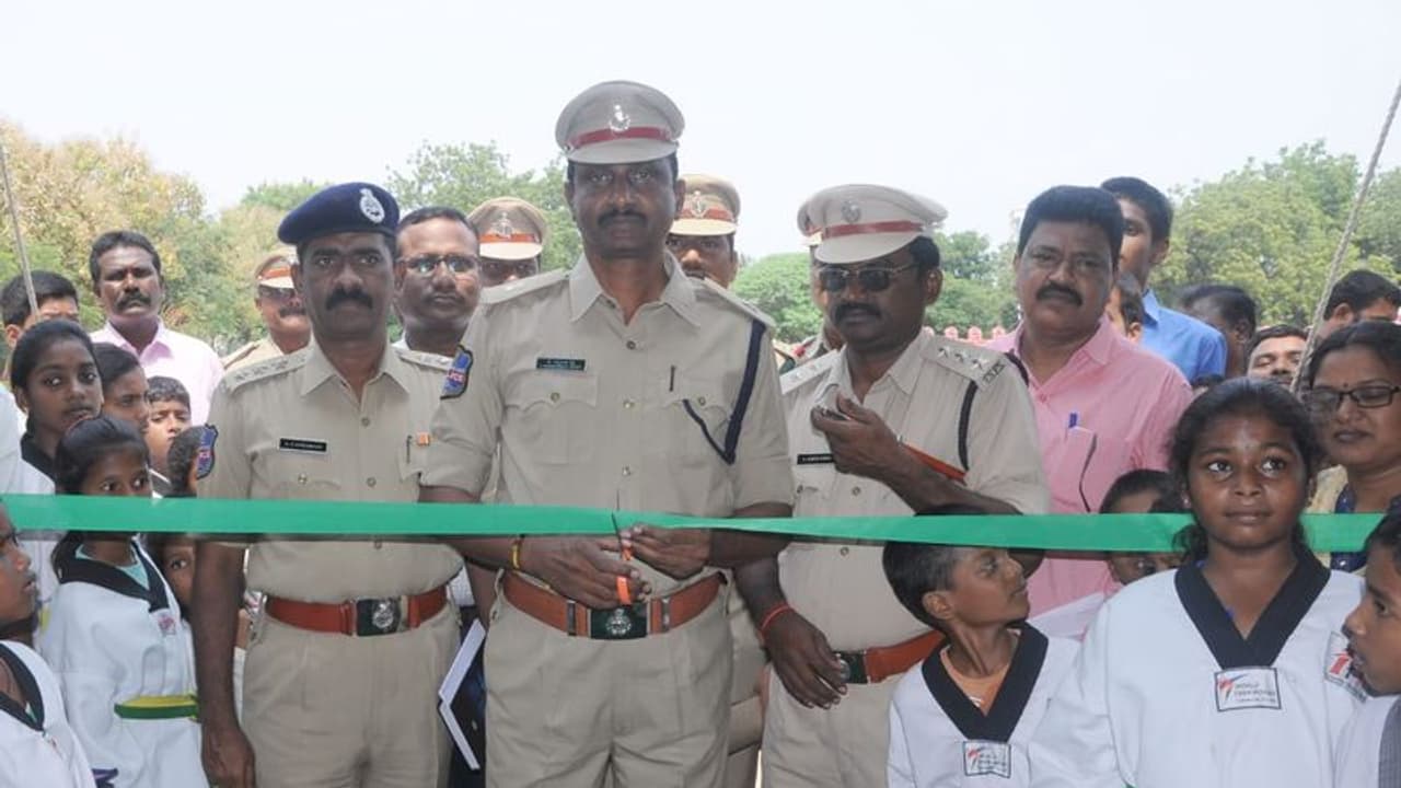 నల్గొండ జిల్లా పోలీస్ కార్యాలయంలో ఓపెన్ హౌజ్ కార్యక్రమం.... నల్గొండ జిల్లా పోలీస్ కార్యాలయంలో ఓపెన్ హౌజ్ కార్యక్రమం....