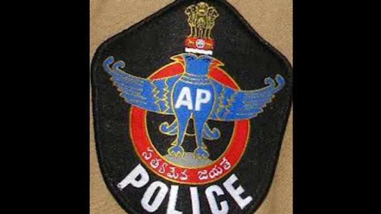 కానిస్టేబుల్ సురేంద్ర హత్య కేసు : నిఘా వైఫల్యం వల్లే దారుణం.. సీఐ, ఏఎస్సైలపై వేటు కానిస్టేబుల్ సురేంద్ర హత్య కేసు : నిఘా వైఫల్యం వల్లే దారుణం.. సీఐ, ఏఎస్సైలపై వేటు